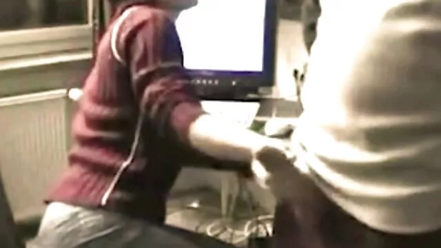 ロシア語、タイ語を話し、三人のメンバーを掘り出す 女の子 用 av 動画