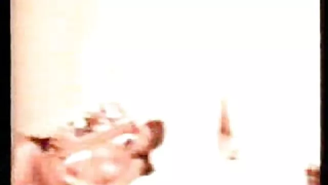 Erkaは彼女の大きな息子にジャンプします 女性 用 無 修正 動画