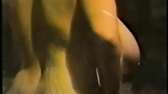 美しさモリーは彼女の腹の前に行く えろ 動画 女性 用